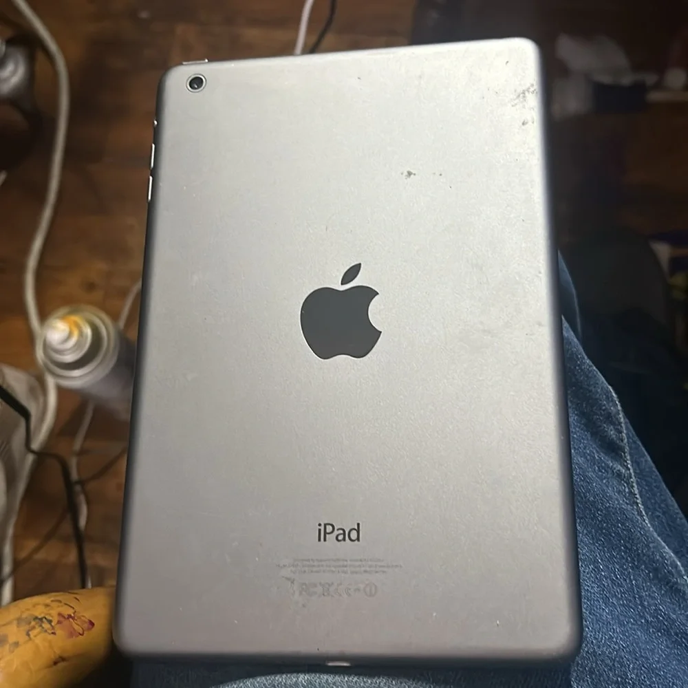 iOS tablet smuggy but good condition will need 1 or 2 updates works great